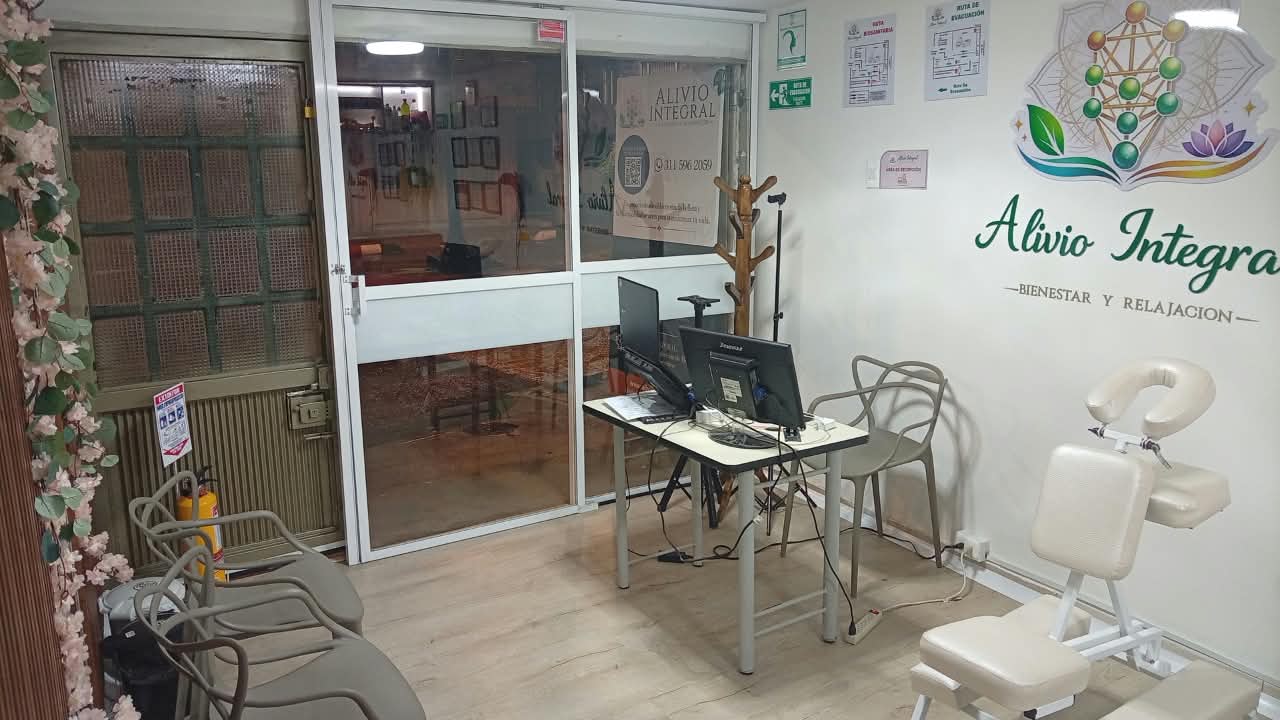 Recepción y entrada del local Alivio Integral
